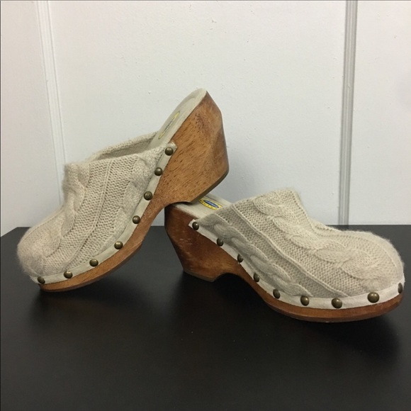 sweater clogs